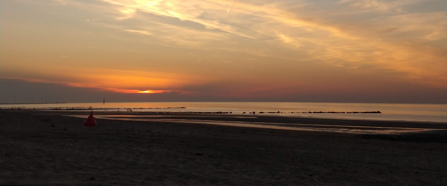 Zonsondergang aan zee